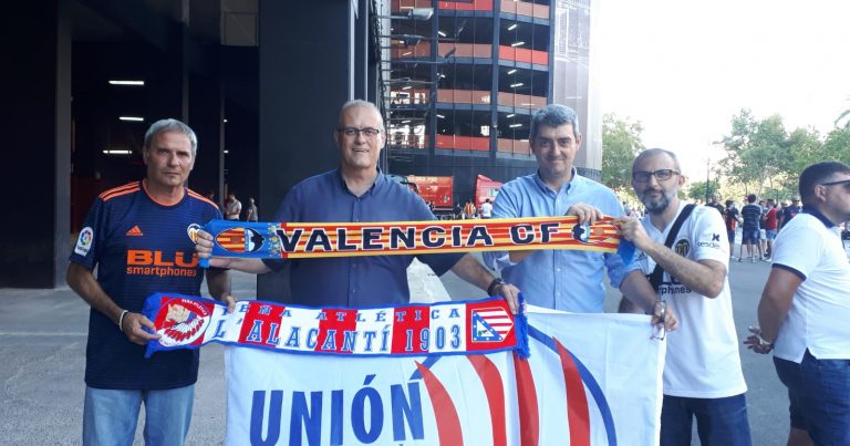 Sana rivalidad y buen ambiente entre peñas del ValenciaCF y Atlético de Madrid